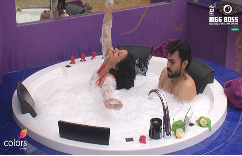 गौरव चोपड़ा और मोना बिग बॉस के घर में।