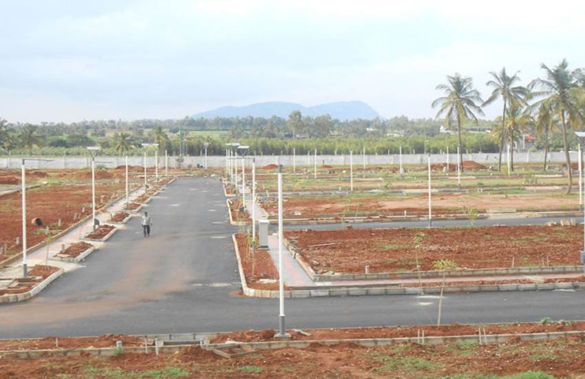 हरियाणा शहरी विकास प्राधिकरण आवासीय क्षेत्रों (हुडा) में कथित तौर पर फर्जी दस्तावेजों के जरिए एक से अधिक भूखंड प्राप्त करने वाले छह लोगों पर हिसार पुलिस ने मामला दर्ज किया है। हरियाणा शहरी विकास प्राधिकरण आवासीय क्षेत्रों (हुडा) में कथित तौर पर फर्जी दस्तावेजों के जरिए एक से अधिक भूखंड प्राप्त करने वाले छह लोगों पर हिसार पुलिस ने मामला दर्ज किया है।