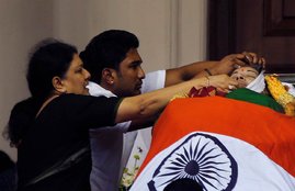 jayalalitha, cm jayalalitha, jayalalitha Death, Jayalalitha Passes away, jayalalitha Death update, jayalalitha Death live update, jayalalitha cardic arrest, jayalalitha heart attack, jayalalitha apollo hospital, jayalalitha apollo hospital news, jayalalitha apollo hospital live, jayalalitha Death news in hindi, jayalalitha latest news in hindi, jayalalitha live news, jayalalitha in hospital, india news