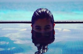 alia bhatt, alia bhatt madlives, alia bhatt holiday trip, alia bhatt vacation, mahesh bhatt, soni razdan, shaheen, alia bhatt family, alia bhatt pics, alia bhatt photos, bollywood news in hindi, entertainment news in hindi