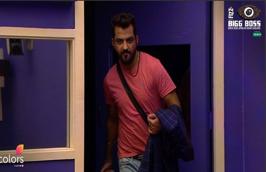 मनु बिग बॉस के घर में लौट आए है।