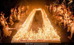80 फीट लंबा केक काटकर और 72,585 मोमबत्तियां बुझाकर बर्डे मनाने वाले भारतीय धर्मगुरु का गिनीज बुक में दर्ज