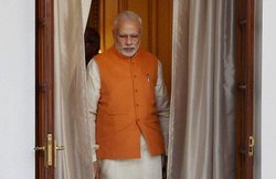 वायरल वीडियो: देखिए नरेंद्र मोदी ने कैसे की राहुल गांधी की नकल और उड़ाया उनका मजाक