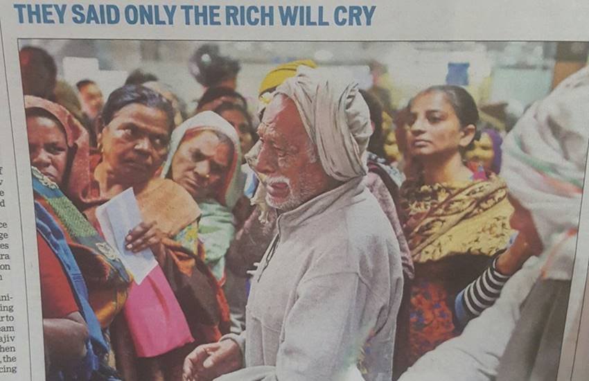 Demonetisation, noteban Old man crying in bank, Old man cry for cash, HT Photo, Viral photo, Cash withdrawal, effect demonetisation, black money, queues at banks, queues at ATM, cash in atm, cash in bank, Elderly man crying, Gurgaon bank, Hindustan Times photo, Heart wrenching photo, Daily wage workers noteban, Narendra Modi, Demonetisation news, jasnatta