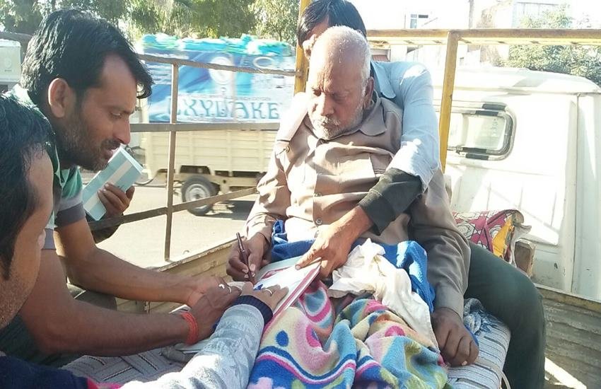 Impact of noteban, senior citizen, old man, bank, madhya pradesh, Chhatarpur, madhyanchal grameen bank, old man Impact of noteban, senior citizen, old man, bank, madhya pradesh, Chhatarpur, madhyanchal grameen bank, old man