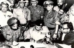 पहले ही आम चुनाव में लोकतंत्र की हत्या कर पाकिस्तानी सेना ने करवा दिए थे देश के दो टुकड़े