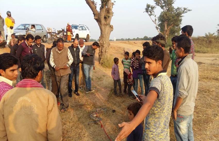 Childrens were playing with python in Chhatarpur of Madhya Pradesh Childrens were playing with python in Chhatarpur of Madhya Pradesh