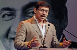 राज्‍यवर्धन राठौड़ ने युवाओं के साथ खेला वॉलीबॉल, नोटबंदी पर बोले- आम लोगों की कद्र बढ़ी