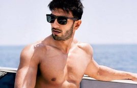 Ranveer Singh, Kissing Picutres, Ranveer Singh Kiss, Ranveer Singh Movies, Ranveer Singh Padmavati, Padmavati Ranveer Singh, Ranveer Singh Images, Ranveer Singh Kissing Policeman, Ranveer Singh Kiss Police