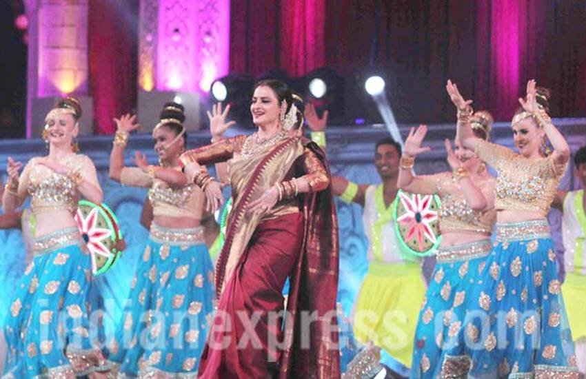 Star Screen Awards 2016, Rekha Performance, Rekha dance Performance, Star Screen Awards, Sonam Kapoo, Star Screen Awards 2016 news, rekha Star Screen Awards, Star Screen Awards rekha, rekha dance Star Screen Awards, rekha performance Star Screen Awards, rekha dance, sonma kapoor, rekha news, rekha pics, rekha sonam kapoor, sonam kapoor Star Screen Awards, rekha pardesia song, pardesia song rekha, entertainment news in hindi