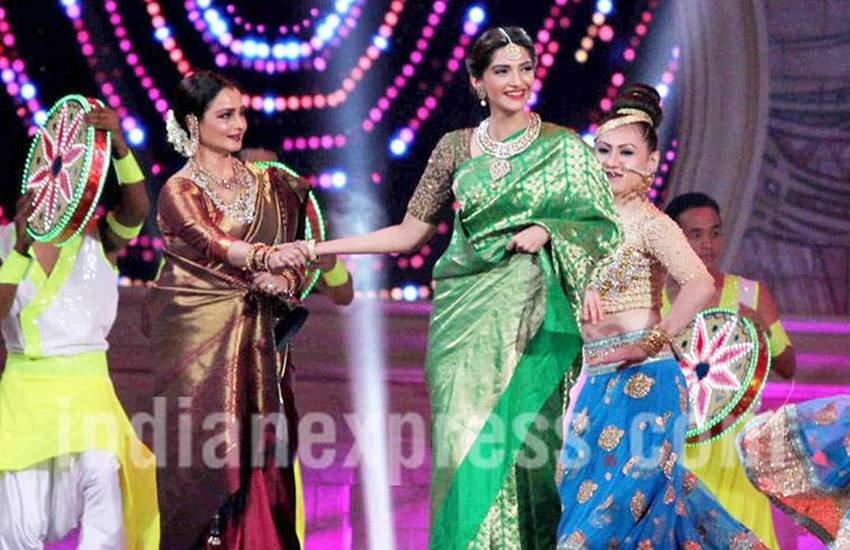 Star Screen Awards 2016, Rekha Performance, Rekha dance Performance, Star Screen Awards, Sonam Kapoo, Star Screen Awards 2016 news, rekha Star Screen Awards, Star Screen Awards rekha, rekha dance Star Screen Awards, rekha performance Star Screen Awards, rekha dance, sonma kapoor, rekha news, rekha pics, rekha sonam kapoor, sonam kapoor Star Screen Awards, rekha pardesia song, pardesia song rekha, entertainment news in hindi