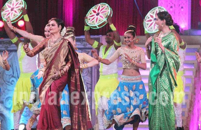 Star Screen Awards 2016, Rekha Performance, Rekha dance Performance, Star Screen Awards, Sonam Kapoo, Star Screen Awards 2016 news, rekha Star Screen Awards, Star Screen Awards rekha, rekha dance Star Screen Awards, rekha performance Star Screen Awards, rekha dance, sonma kapoor, rekha news, rekha pics, rekha sonam kapoor, sonam kapoor Star Screen Awards, rekha pardesia song, pardesia song rekha, entertainment news in hindi