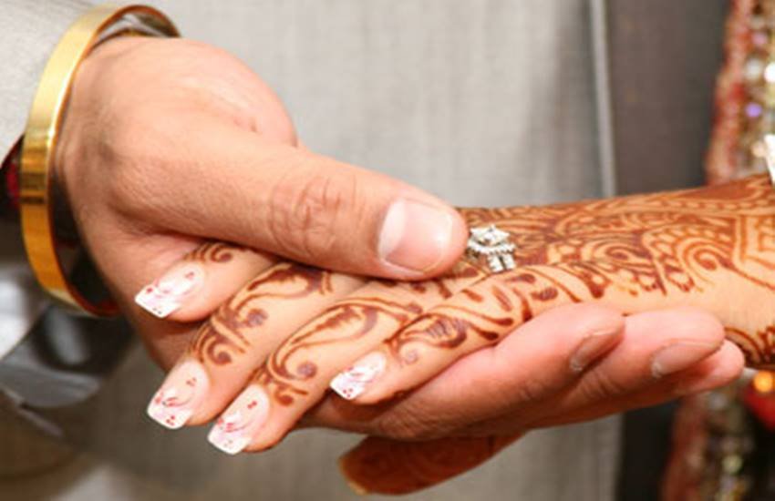 Andhra Man, Visakhapatnam, Engagement, Kiss, groom, bride, marriage