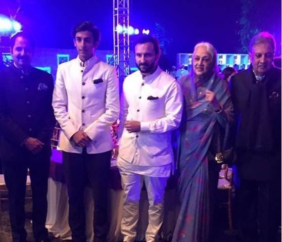 "kareena kapoor khan, kareena kapoor khan recent pic, kareena kapoor, kareena kapoor christmas, kareena kapoor christmas celebration, saif ali khan, kareena kapoor pre-christmas celebration pics, kareena kapoor baby bump, kareena, kareena malaika, entertainment news