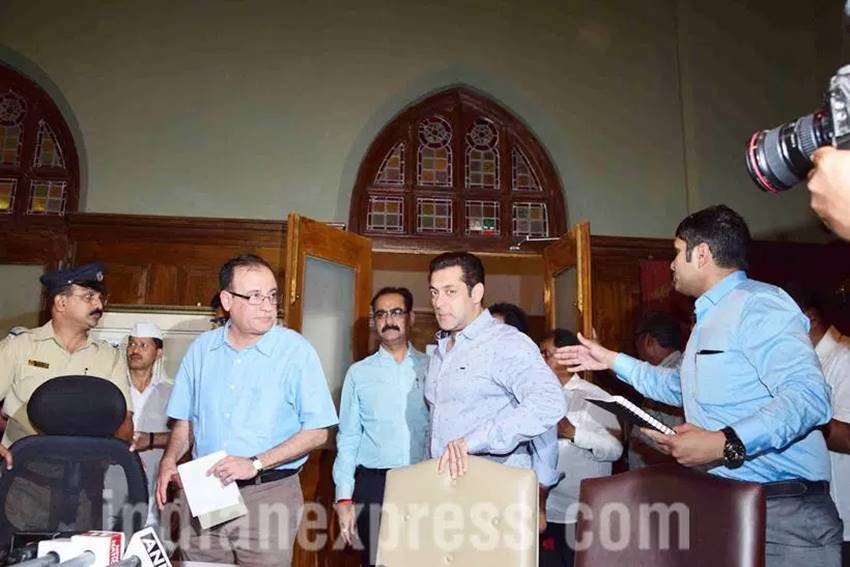 Salman Khan, Salman Khan news, Salman Khan bmc, bmc Salman Khan, Salman Khan pics, Salman Khan images, Salman Khan photos, Salman Khan Aditya Thackeray, Aditya Thackeray salman khan, alvira khan, salman alivira, entertainment photos, bollywood news in hindi, entertainment news in hindi