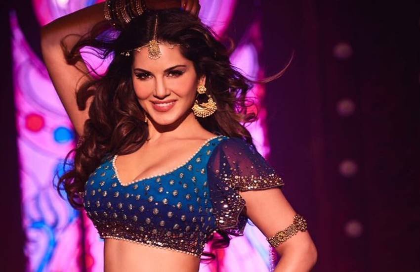Laila Mian Laila, Laila Mian Laila song, making of Laila Mian Laila, Shah Rukh Khan laila main laila, raees, raees Laila Mian Laila, Laila Mian Laila making, Laila Mian Laila video, sunny leone, sunny leone Laila Mian Laila, sunny leone shah rukh khan, shah rukh khan sunny leone, entertainment news in hindi