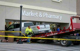 America Walmart, Walmart store Iowa, truck crash walmart, America Walmart truck, Iowa walmart