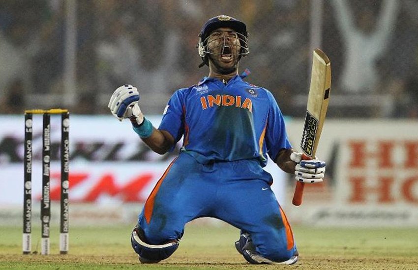 2011 विश्व कप में महेंद्र सिंह धोनी के छक्के के साथ भारत को फाइनल में जीत दिलाने के बाद युवराज ने कुछ यूं जाहिर की थी अपनी खुशी। (File Photo)