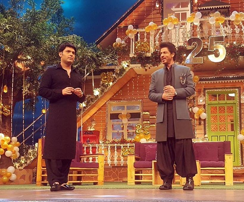 शाहरुख खान ने फिल्म रईस का प्रमोशन शुरू कर दिया है। इसी कड़ी में वह कपिल शर्मा के शो पर जाने वाले हैं। बता दें कि यह पहली बार नहीं है जब शाहरुख कपिल के शो पर आए हैं। इससे पहले वह हैप्पी न्यू ईयर, दिलवाले और डियर जिंदगी के प्रमोशन के लिए भी यहां आ चुके हैं।