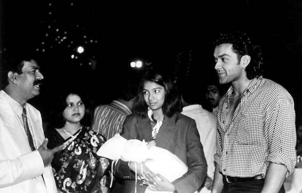 बॉबी देओल को साल 1995 में अपनी डेब्यू फिल्म बरसात के लिए फिल्म फेयर अवॉर्ड मिला था।