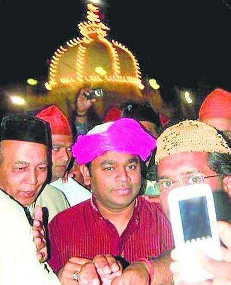 कनाडा की ओंतारियो की मरखम सड़क का नाम ए आर रहमान के नाम पर रखा गया है। रहमान के नाम पर यह सड़क नवंबर साल 2013 में रखा गया था।