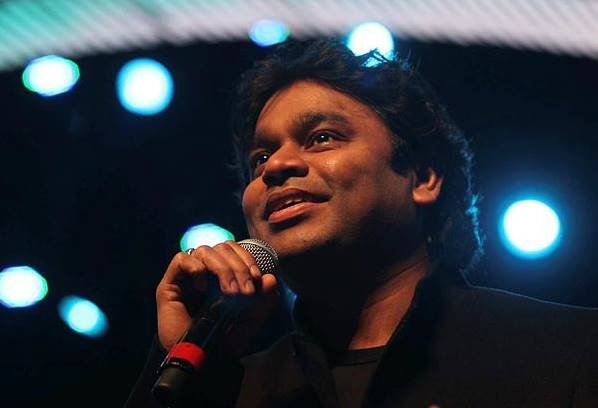 म्यूजिक के जादूगर ए आर रहमान का असली नाम दिलीप कुमार था। लेकिन एक सूफी संत कादरी साहेब से जुड़ने के बाद उन्होंने सूफी इस्लाम कबूल किया और अपना नाम अल्लाह रखा रहमान रख लिया।