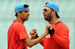 नेहरा के साथ टीम इंडिया में वापसी पर युवराज सिंह ने उड़ाया अपना ही मजाक, लोग बोले-ये सच नहीं