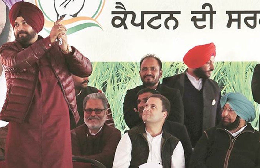 पंजाब में एक रैली के दौरान राहुल गांधी, नवजोत सिंह सिद्धू और अमरिंदर सिंह। ( Photo Source: Indian Express/Gurmeet Singh)