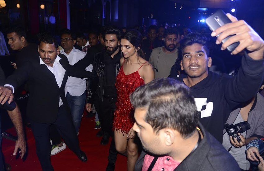ranveer singh, deepika padukone, xxx return of xander cage, xxx return of xander cage premiere, ranveer deepika at xxx premiere, ranveer deepika photos, vin diesel, bollywood news in hindi, entertainment news in hindi