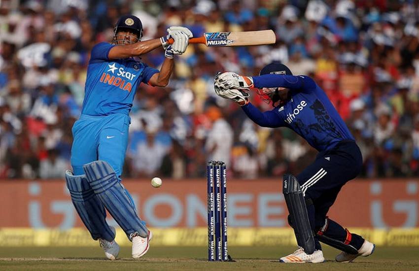 MS Dhoni, Most Sixes ODI By an Indian Batsman, Yuvraj Singh, Cuttack ODI, India vs England ODI Series 2017, MS Dhoni Century at Cuttack, Shahid Afridi Sixes in ODI, Sanath Jayasuriya Sixes in ODI, MS Dhoni Leave Sachin Tendulkar Behind