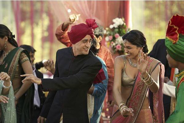 एक्टिंग के अलावा इमरान खान को खाना पकाना पसंद है। उनकी फेवरेट मील चावल और तड़का दाल है।