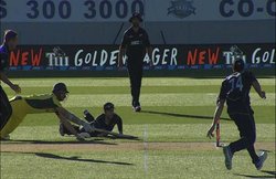 वीडियो: जब कीवी कप्तान केन विलियम्सन ने मार्कस स्टोनिस के संघर्ष पर फेर दिया पानी