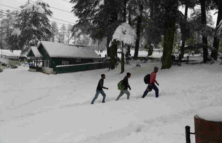 snowfall in kashmir, snowfall in kashmir today, snowfall in Gulmarg 2017, Gulmarg snowfall 2017, kashmir snowfall, kashmir snowfall photos, kashmir snowfall pictures, kashmir weather, kashmir weather today, kashmir weather today snowfall, kashmir snowfall, snow in kashmir, Heavy snowfall in kashmir, kashmir news