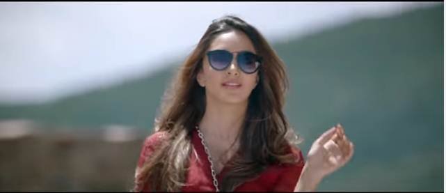 फिल्म के टीजर में कियारा बेहद खूबसूरत नजर आ रही हैं।