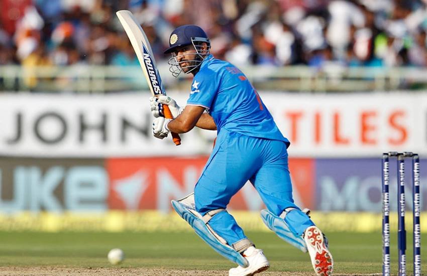 MS Dhoni, MS Dhoni Four Thousand ODI Runs On Indian Soil, Sachin Tendulkar, MS Dhoni Completes 4000 runs on home Soil, India vs England ODI Series 2017, India vs England Cuttack ODI, MS Dhoni MileStone in Cuttack ODI