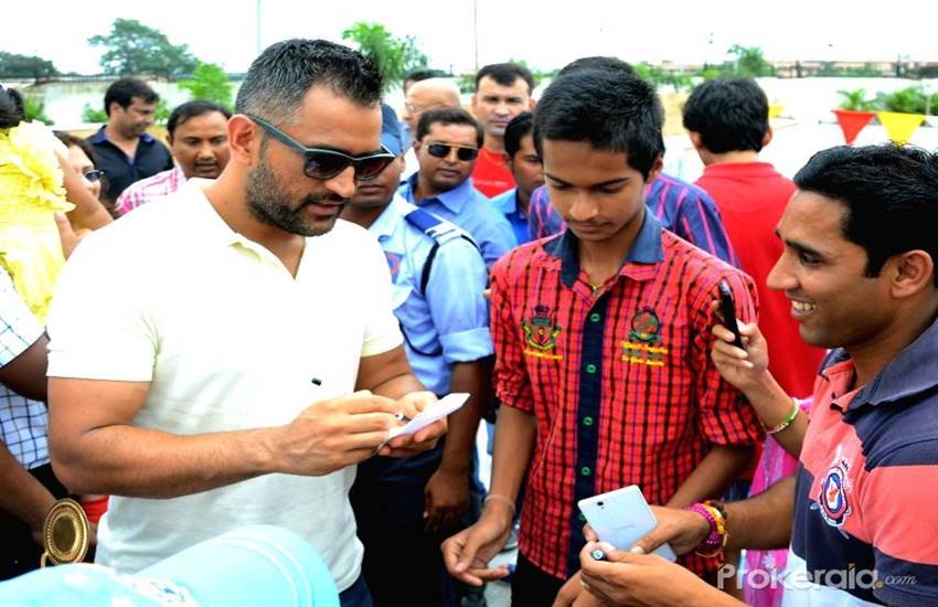 MS Dhoni, Jharkhand State Cricket Association, MS Dhoni is an Honorary Member of JSCA, MS Dhoni can't Vote in JSCA Election, MS Dhoni Not Allowed to Contest Election in JSCA, Former Indian Captain MS Dhoni, Jharkhand Cricketer MS Dhoni, Mahendra Singh Dhoni