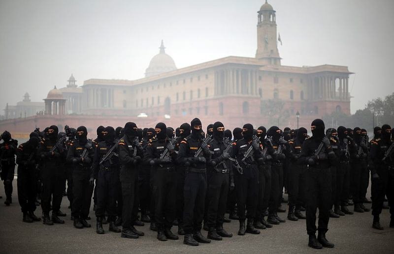 इस बार की गणतंत्र दिवस के मौके पर स्वदेशी हल्के लड़ाकू विमान तेजस, स्वदेशी हेलिकाप्टर रुद्र और ध्रुव राजपथ पर करतब दिखाते नजर आएंगे।