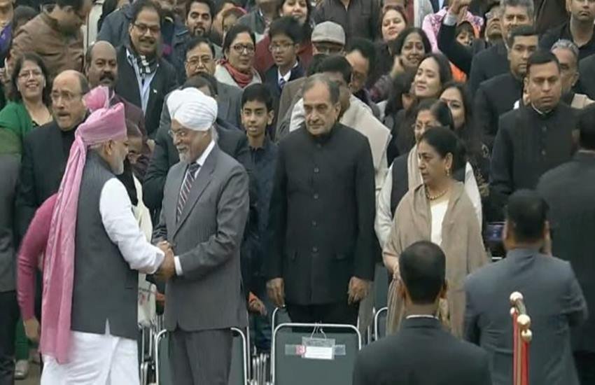 चीफ जस्टिस ऑफ इंडिया से बात करते पीएम मोदी (Photo Source: ANI)