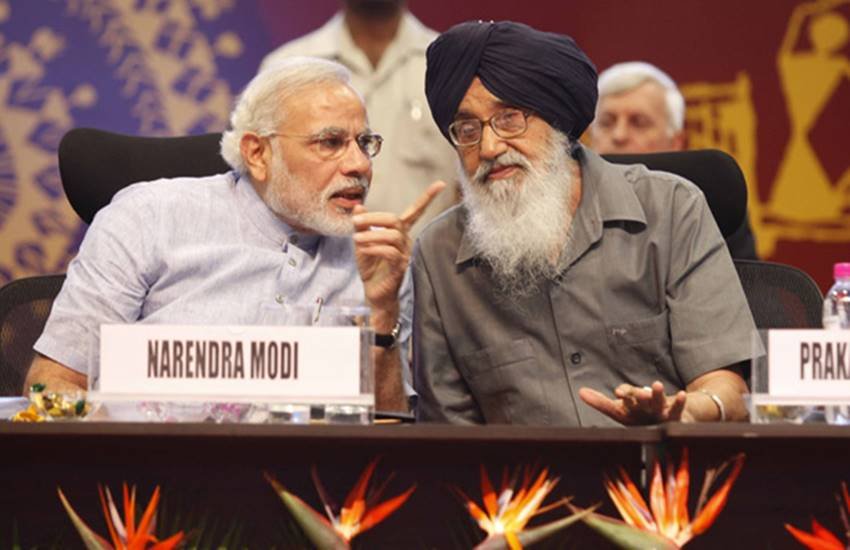 प्रधानमंत्री नरेंद्र मोदी के साथ पंजाब के सीएम प्रकाश सिंह बादल। ( Photo- Indian Express) प्रधानमंत्री नरेंद्र मोदी के साथ पंजाब के सीएम प्रकाश सिंह बादल। ( Photo- Indian Express)
