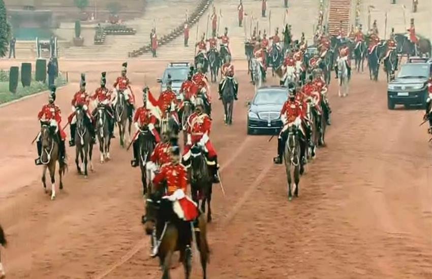 राजपथ पर घोड़ों की परेड (Photo Source: ANI)