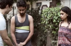 लड़की से छेड़छाड़ कर रहे युवक को दोस्त ने सिखाया सबक, वीडियो हुआ वायरल