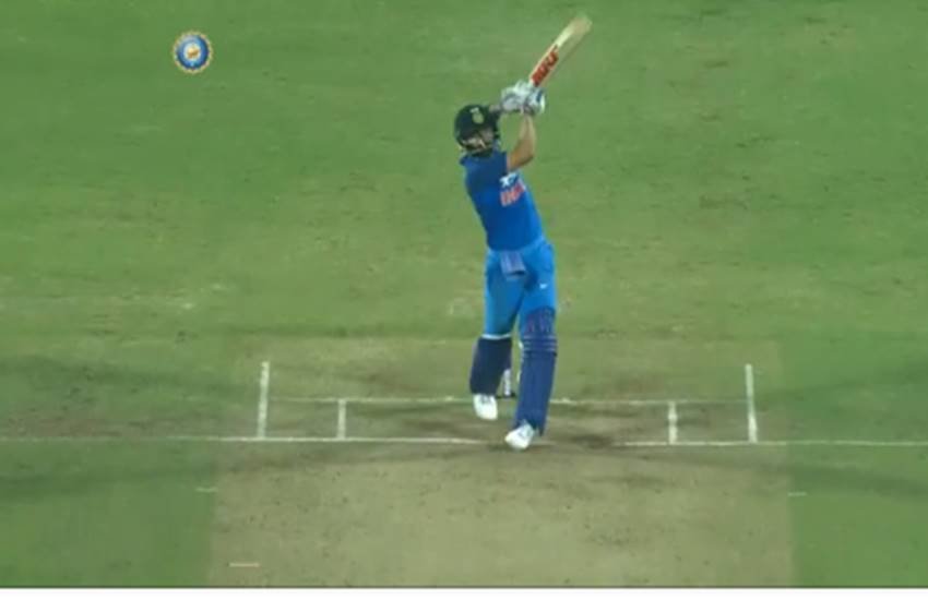 Virat Kohli, Short Arm Pull Six by Virat Kohli, India vs England ODI Series 2017, IND vs ENG Pune ODI, Chris Woakes, Virat Kohli Six in Pune ODI against England, Indian Captain Virat Kohli, Virat Kohli Century against England in Pune ODI