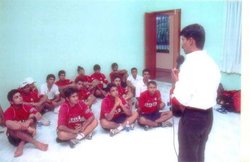 विराट कोहली ने यह तस्‍वीर शेयर कर फैंस को दी चुनौती- इसमें मुझे पहचानो