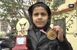 दूसरी क्लास में पढ़ने वाला 8 वर्षीय अब्बु अम्माज गोल्ड मेडल जीतकर बना राष्ट्रीय बॉक्सिंग चैम्पियन