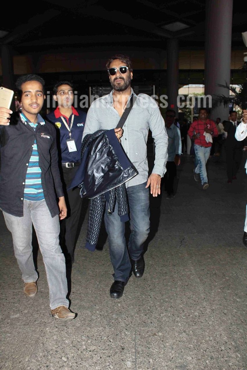 akshay kumar, Nitara, Twinkle Khanna, Ajay Devgn