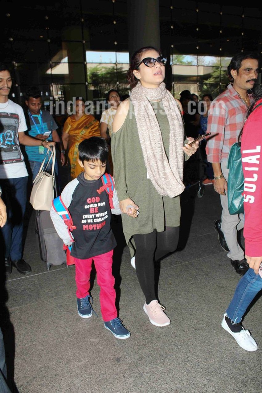 akshay kumar, Nitara, Twinkle Khanna, Ajay Devgn