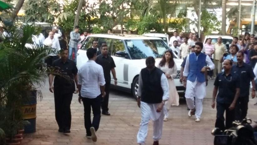 Om Puri, Om puri death, om puri demise, om puri prayer meet, prayer meet om puri, om puri death, amitabh bachchan , abhishek bachchan, aishwarya rai bachchan, pankaj kapur, prem chopra, annu kapoor, om puri death latest news, om puri death latest updates, entertainment news