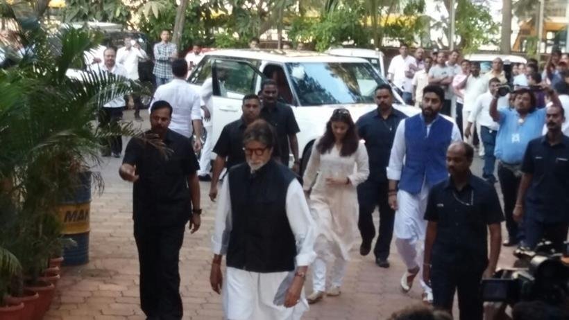 Om Puri, Om puri death, om puri demise, om puri prayer meet, prayer meet om puri, om puri death, amitabh bachchan , abhishek bachchan, aishwarya rai bachchan, pankaj kapur, prem chopra, annu kapoor, om puri death latest news, om puri death latest updates, entertainment news