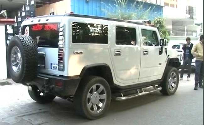 सपा नेता अतीक अहमद की हमर कार