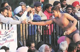 Cashless dangal, cashless dangal in chandigarh, chandigarh, chandigarh-cashless dangal, digital india, cashless wrestling, BHIM app, wrestling, India news